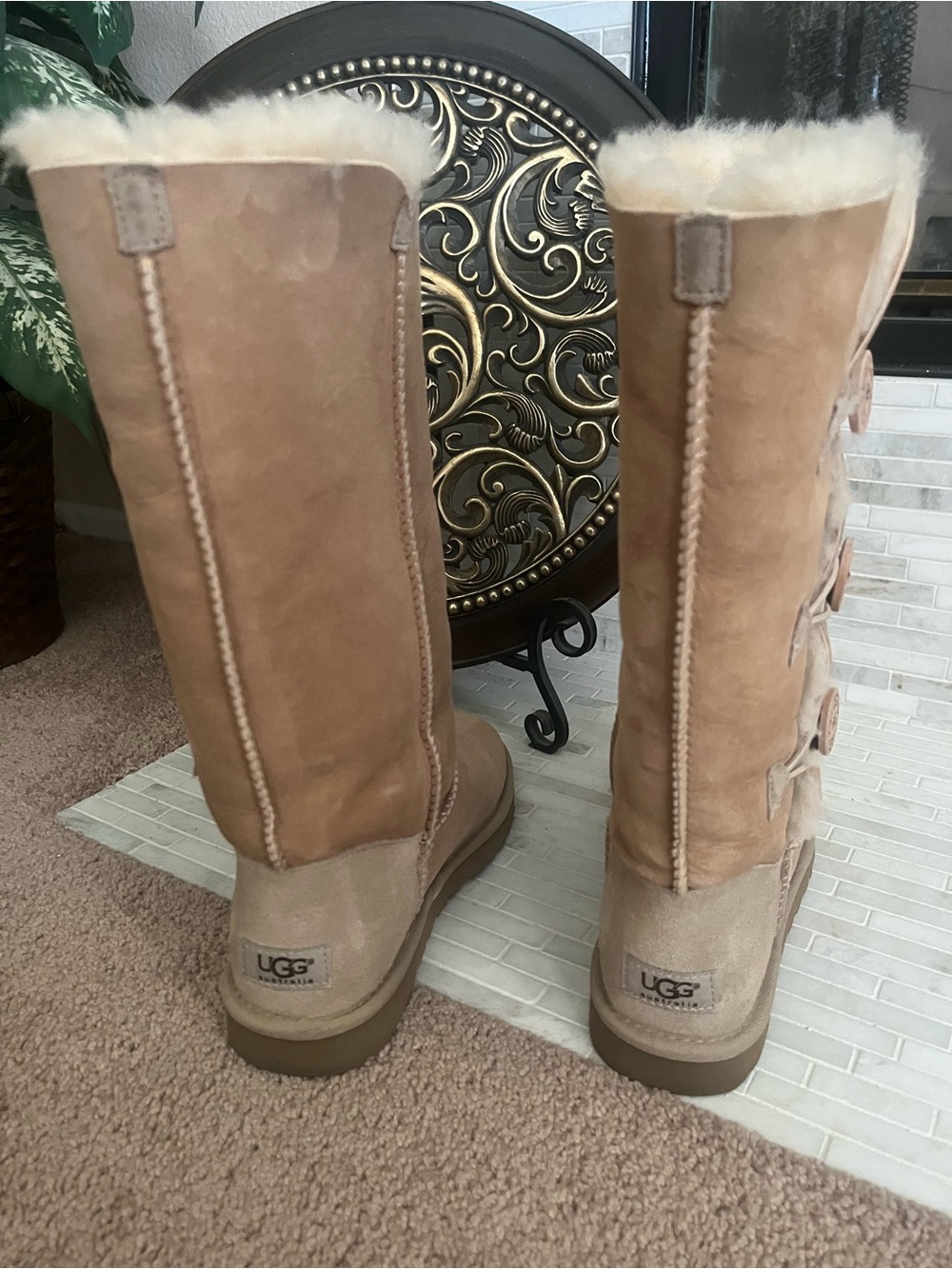 Women's UGG Bailey button tall Shearling Boots - sand size 9 - Picture 4 of 5